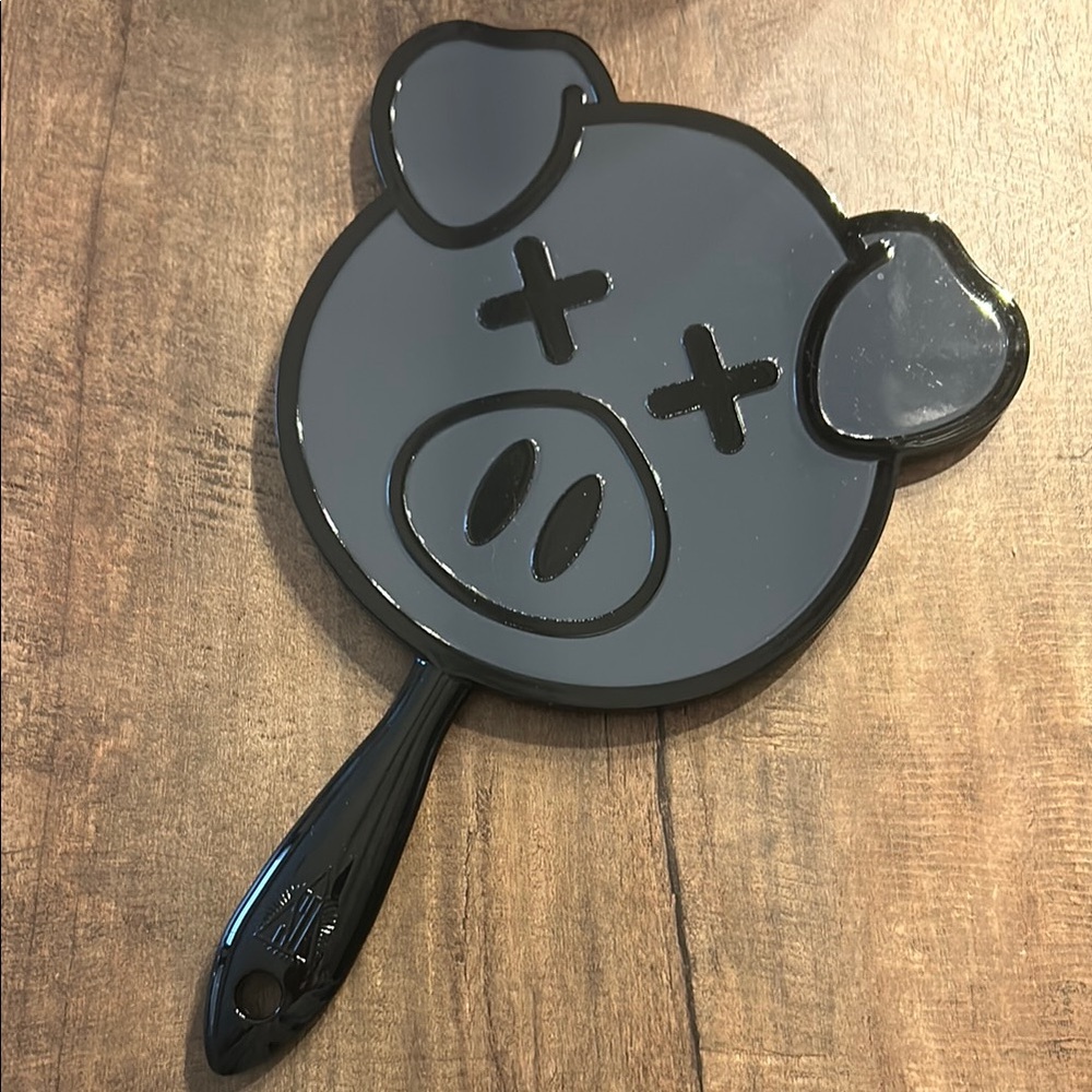 Black Pig-Shaped Jeffree Star X Shane Dawson